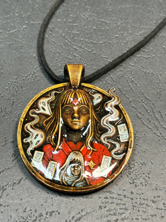 Pendentif prêtresse japonaise